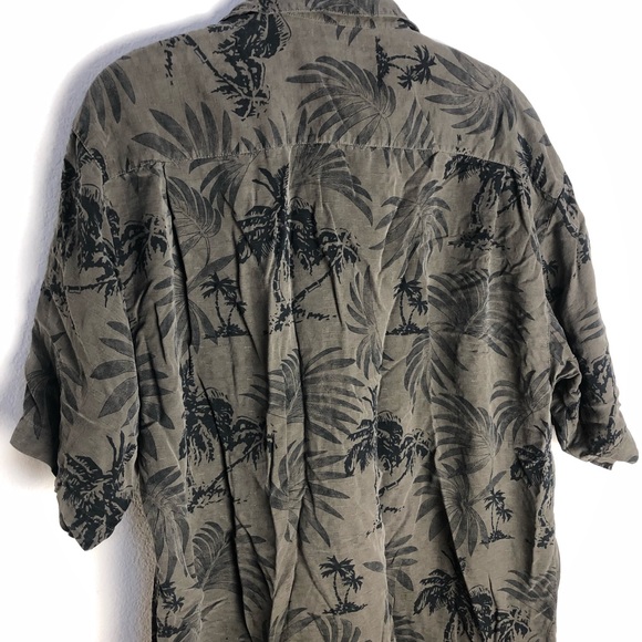 Tommy Bahama Short Sleeves 100% silk shirt Sz M - Picture 2 of 7